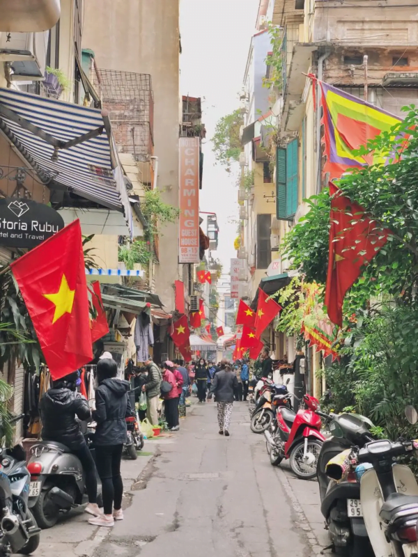 The food tour can take you to the typical streets of Hanoi